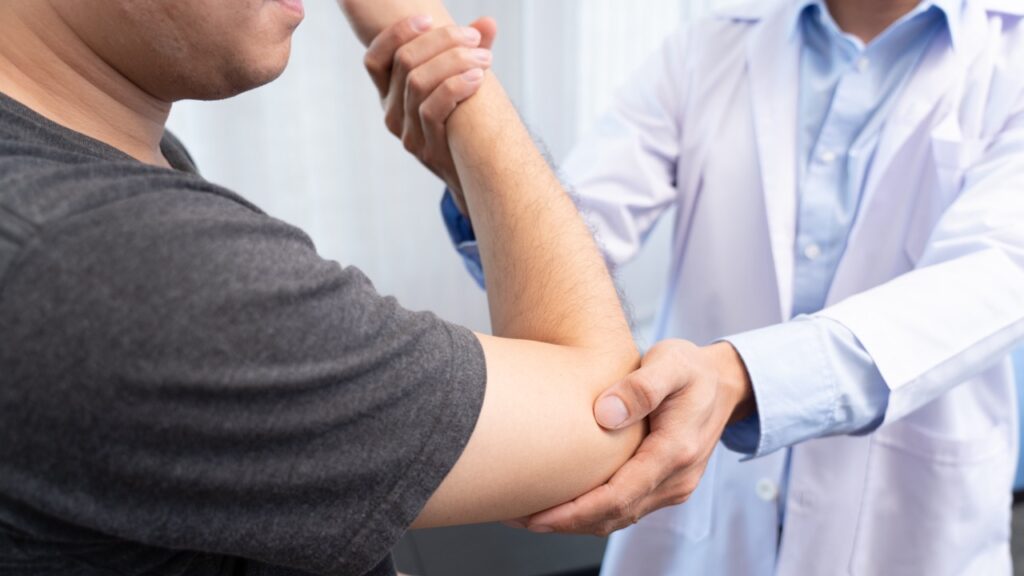 Physiotherapist,Working,Concept,,Doctor,And,Patient,Suffering,Or,Chiropractor,Examining