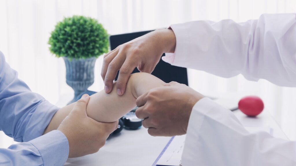 Orthopaedic,Doctor,Doing,Physical,Examination,Patient,With,Wrist,Pain,At